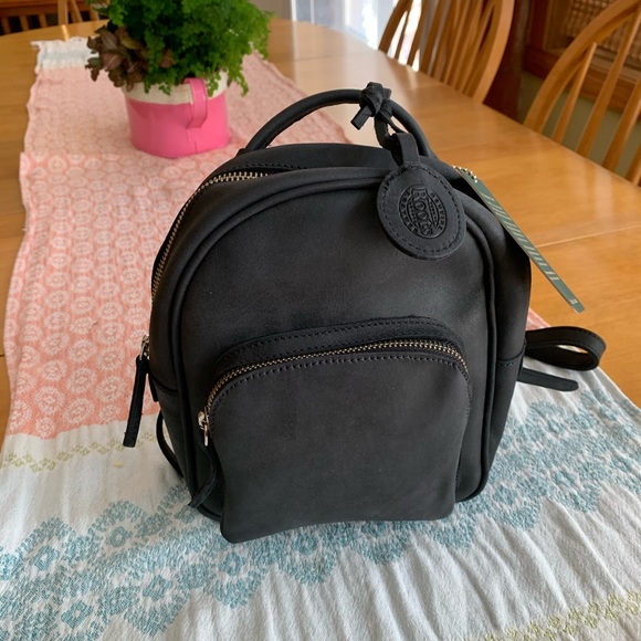 NWT Genuine Roots Leather Backpurse - Picture 1 of 5